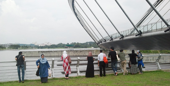 Geng Backpackers di Taman Tasik Empangan Putrajaya